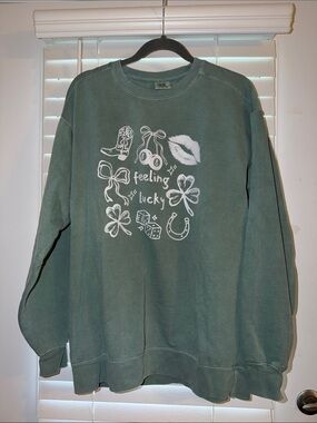 Comfort Colors Forest Green 'Feeling Lucky' Graphic Crewneck Sweatshirt